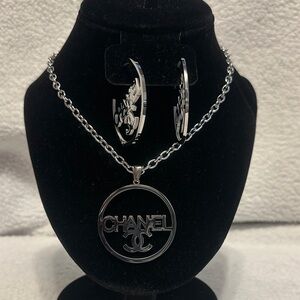 New Fashion Inspired Jewelry (NECKLACE/EARRING SET)